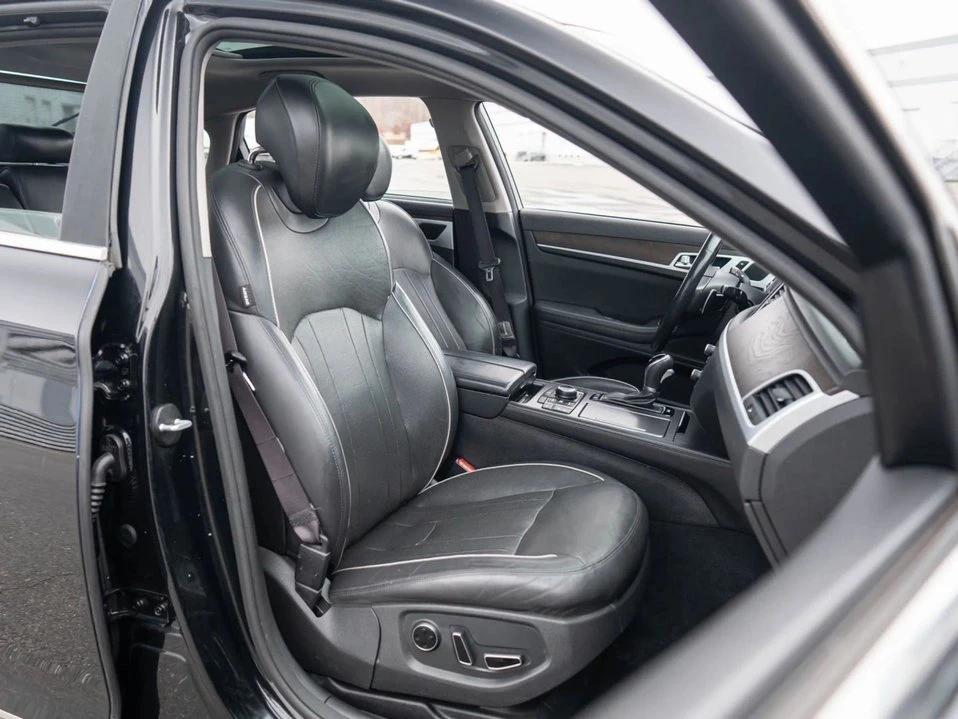 2015 Hyundai Genesis - Image 17 of 20