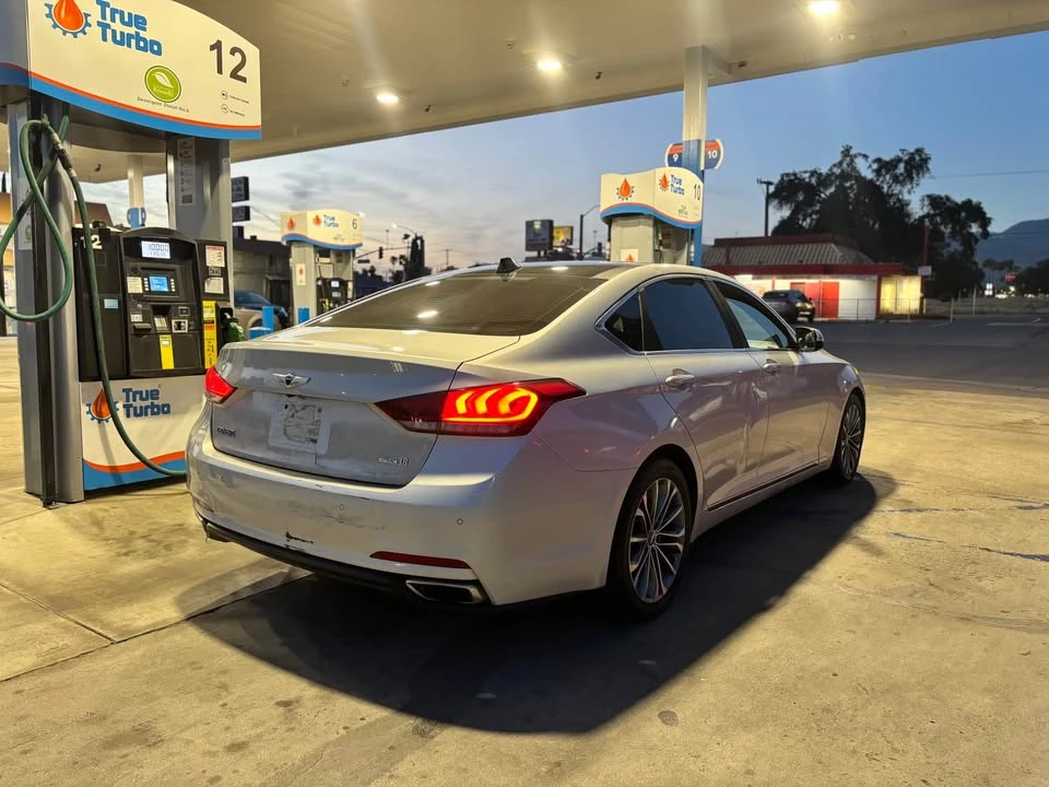 2015 Hyundai Genesis - Image 6 of 8