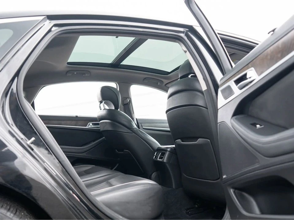 2015 Hyundai Genesis - Image 18 of 20
