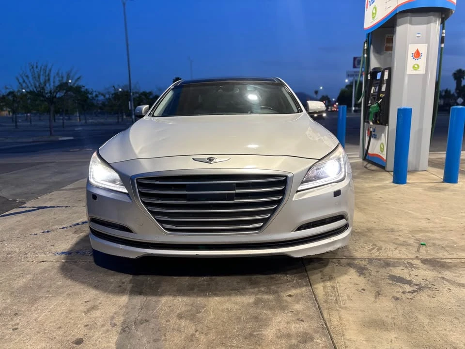 2015 Hyundai Genesis - Image 2 of 8