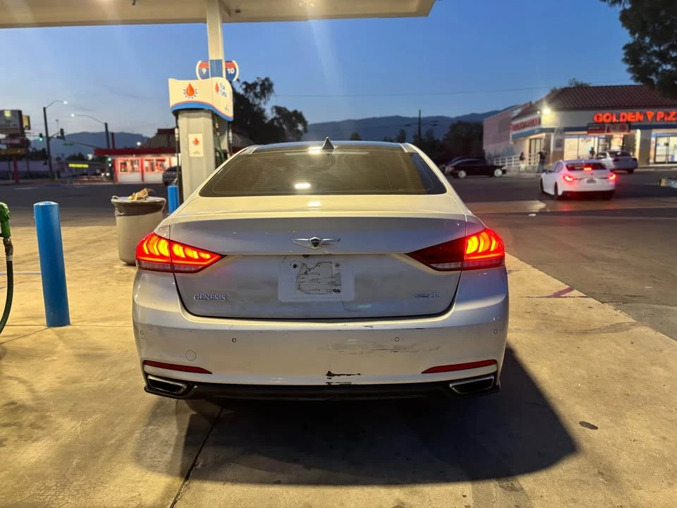2015 Hyundai Genesis - Image 5 of 8