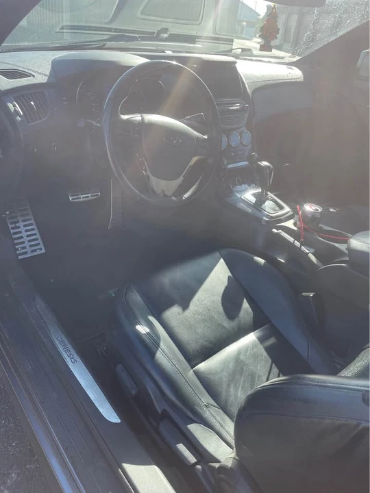 2015 Hyundai Genesis - Image 8 of 9