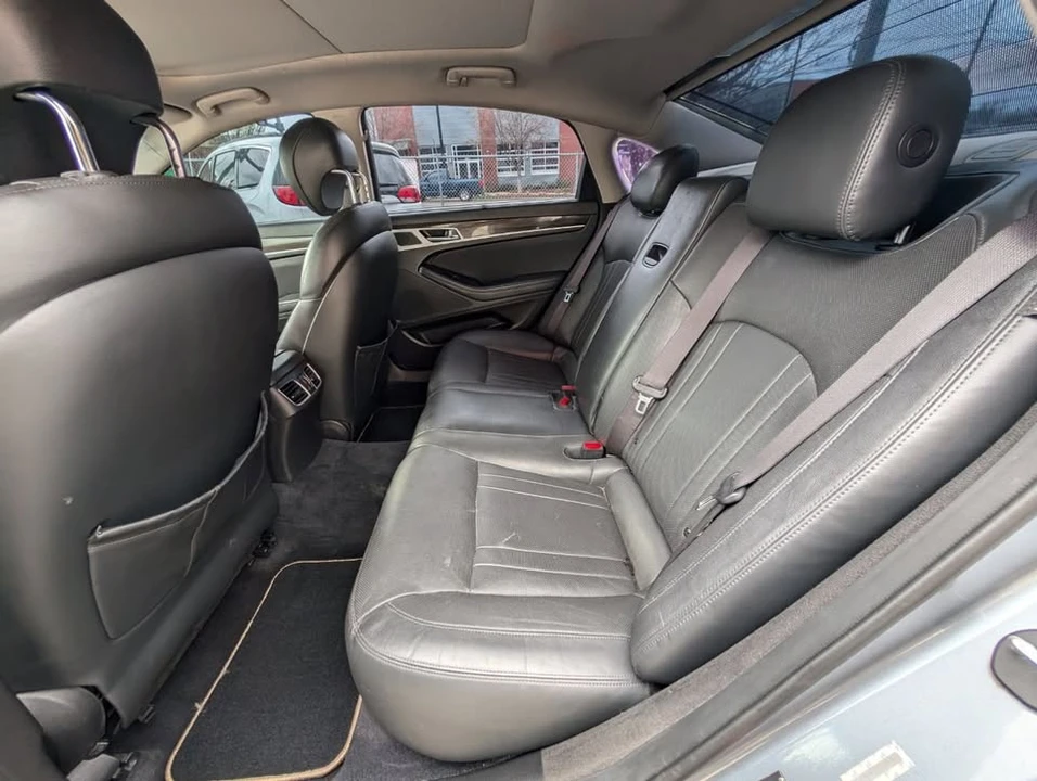 2015 Hyundai Genesis - Image 12 of 15