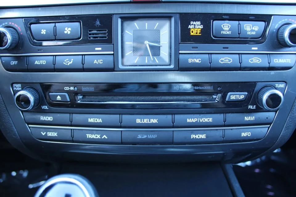 2015 Hyundai Genesis - Image 18 of 19