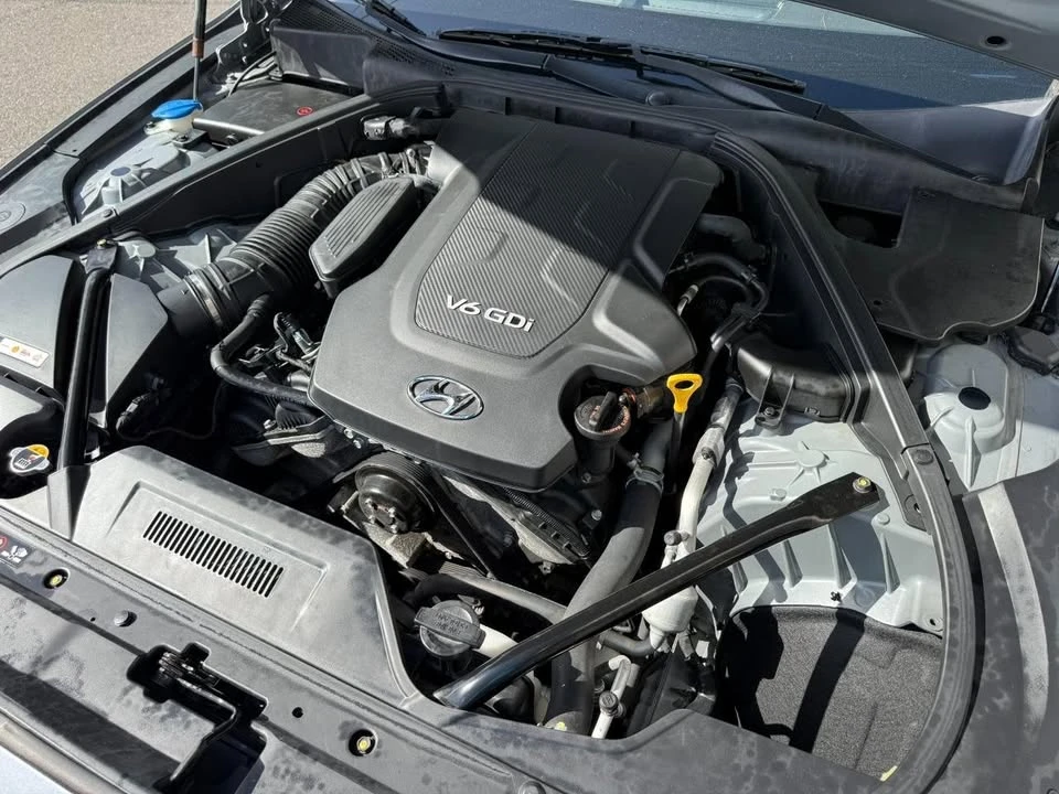 2015 Hyundai Genesis - Image 19 of 20