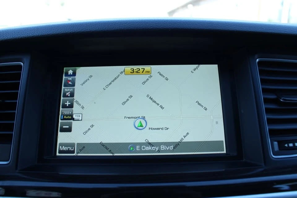 2015 Hyundai Genesis - Image 13 of 19