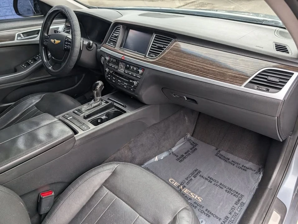 2015 Hyundai Genesis - Image 8 of 15