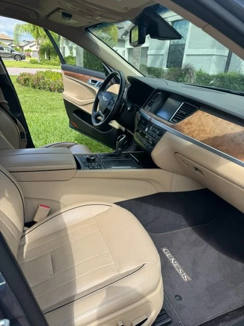 2015 Hyundai Genesis - Image 10 of 17