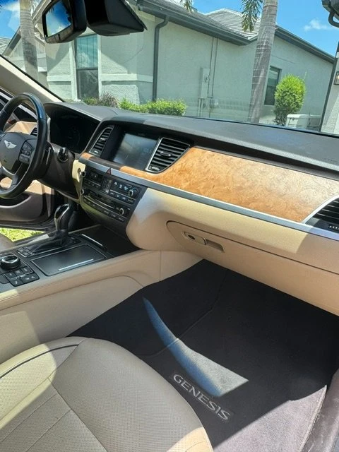 2015 Hyundai Genesis - Image 11 of 17