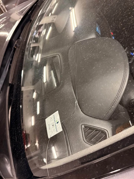 2015 Hyundai Genesis - Image 18 of 20