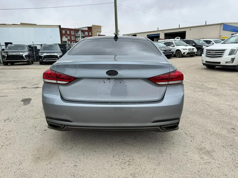 2015 Hyundai Genesis - Image 4 of 18