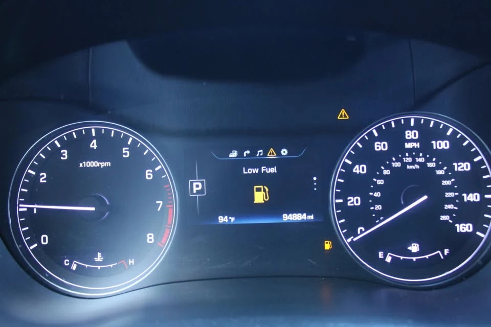 2015 Hyundai Genesis - Image 10 of 19