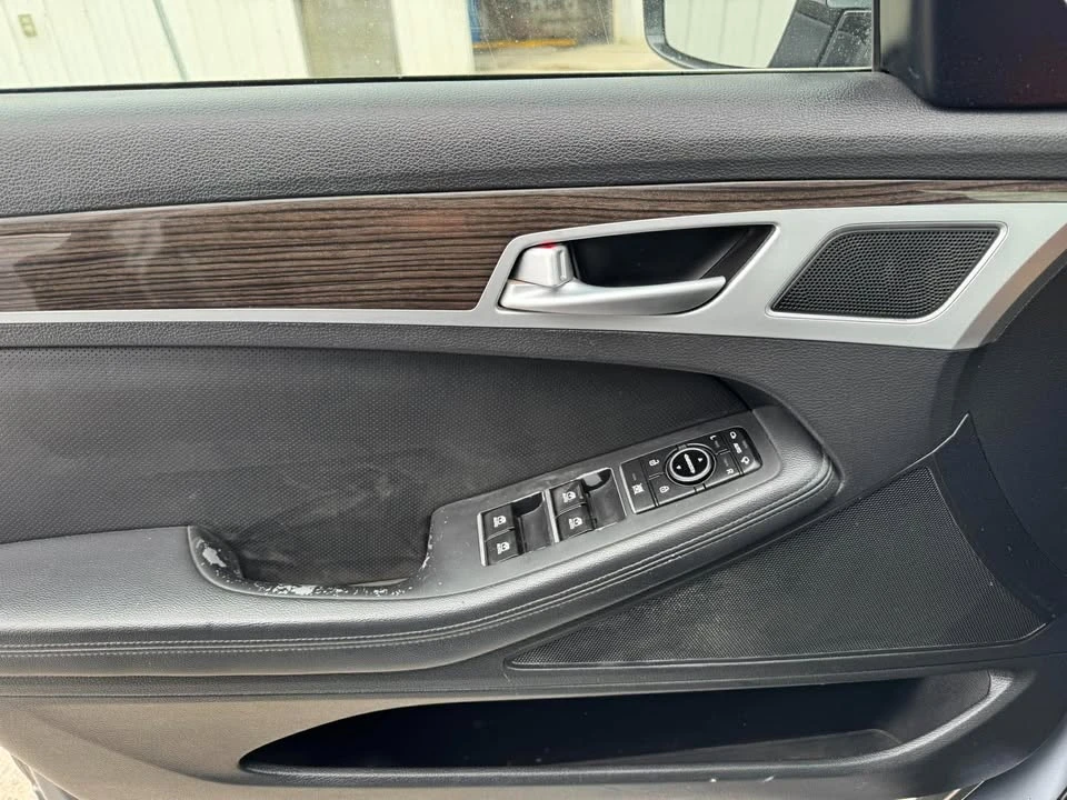 2015 Hyundai Genesis - Image 16 of 18