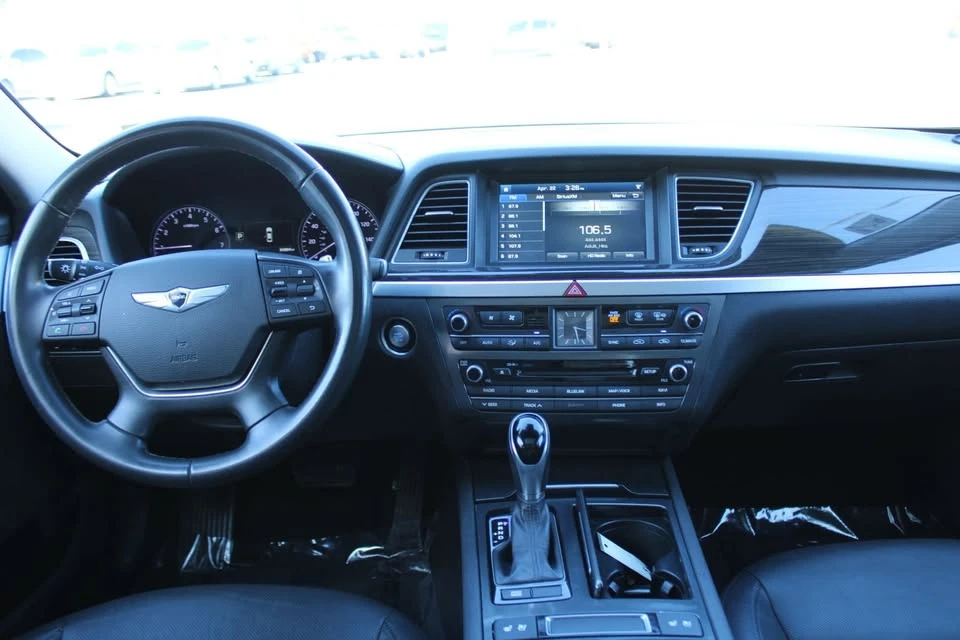 2015 Hyundai Genesis - Image 11 of 19