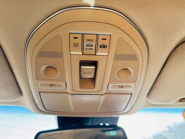 2015 Hyundai Genesis - Image 14 of 17