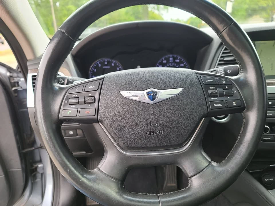 2015 Hyundai Genesis - Image 8 of 15