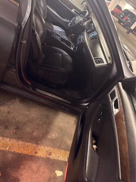 2015 Hyundai Genesis - Image 9 of 20