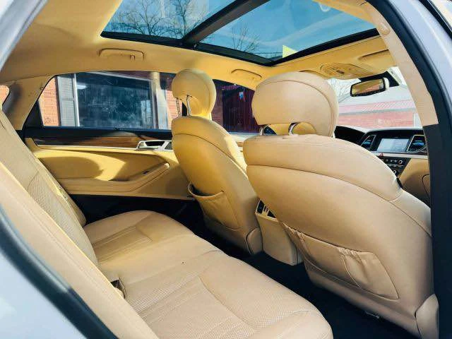 2015 Hyundai Genesis - Image 16 of 17