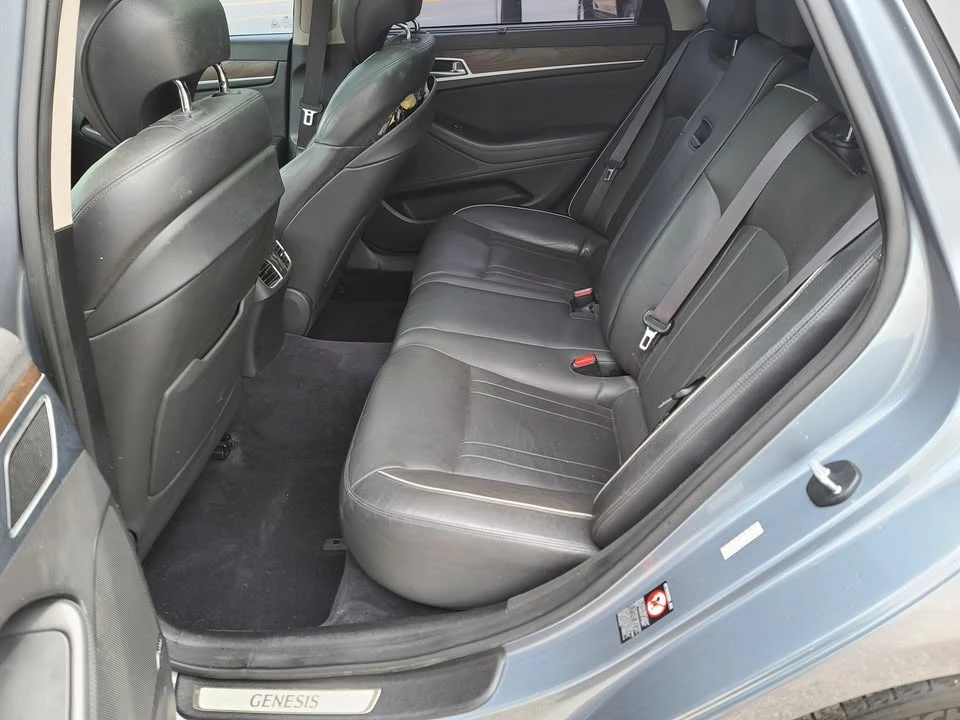 2015 Hyundai Genesis - Image 13 of 15