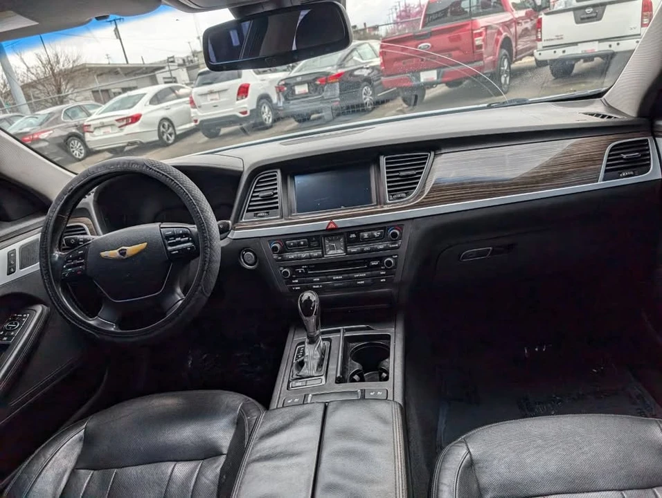2015 Hyundai Genesis - Image 13 of 19