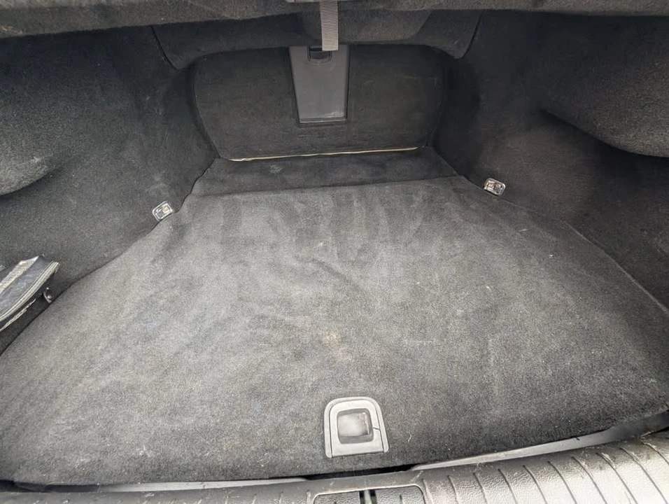 2015 Hyundai Genesis - Image 18 of 19