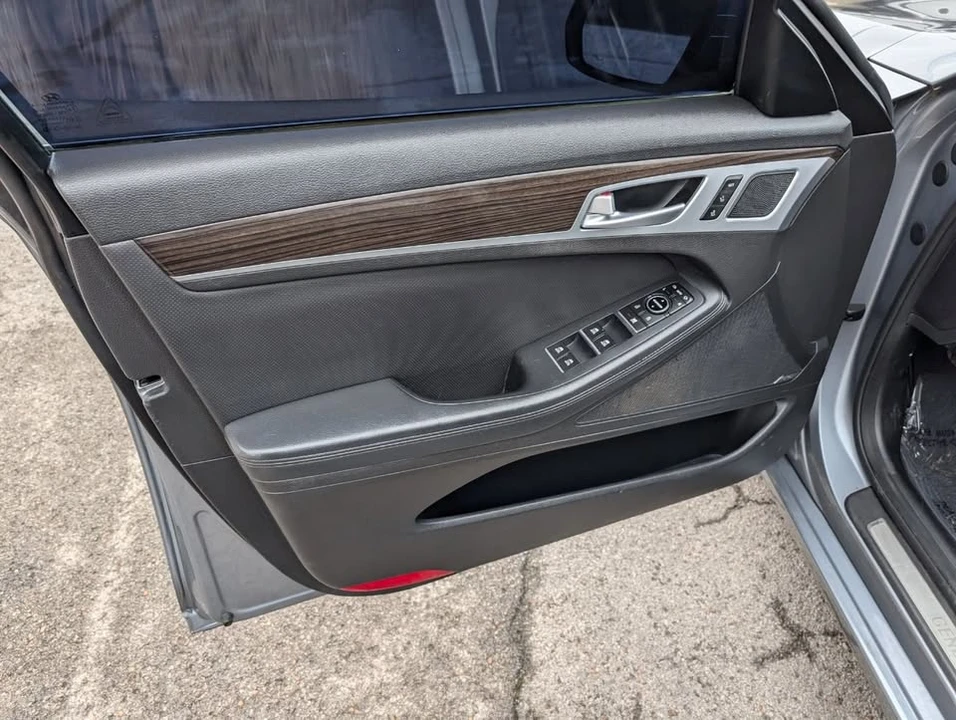 2015 Hyundai Genesis - Image 10 of 19