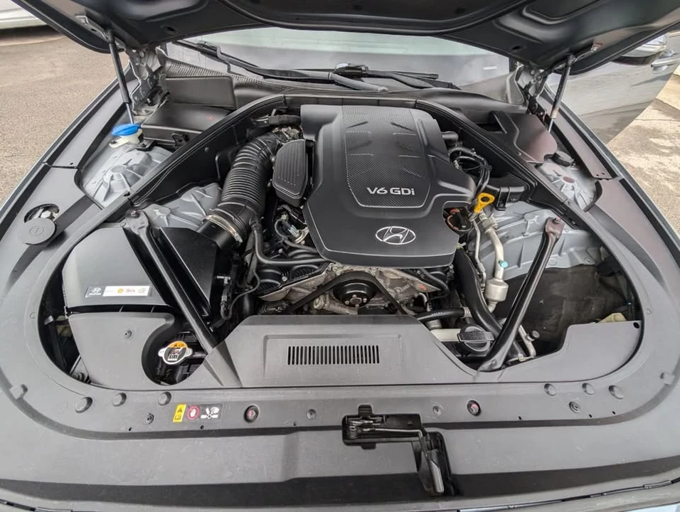 2015 Hyundai Genesis - Image 9 of 19
