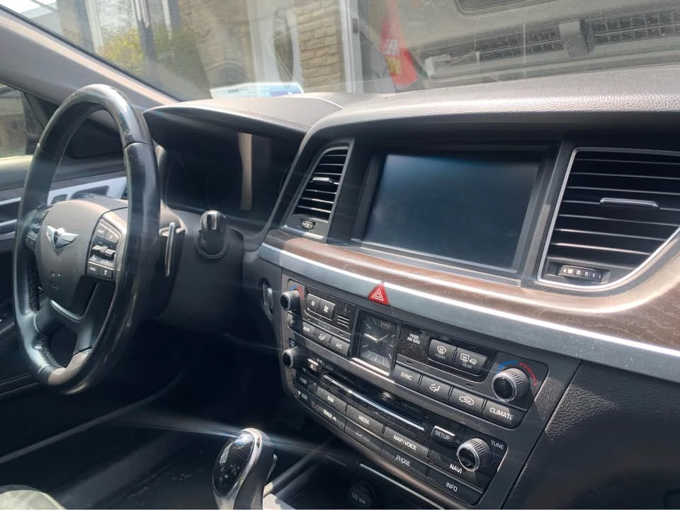 2015 Hyundai Genesis - Image 2 of 6