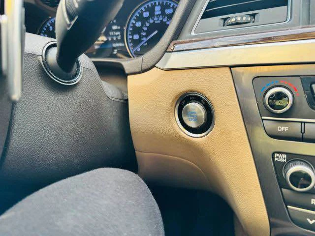 2015 Hyundai Genesis - Image 13 of 17