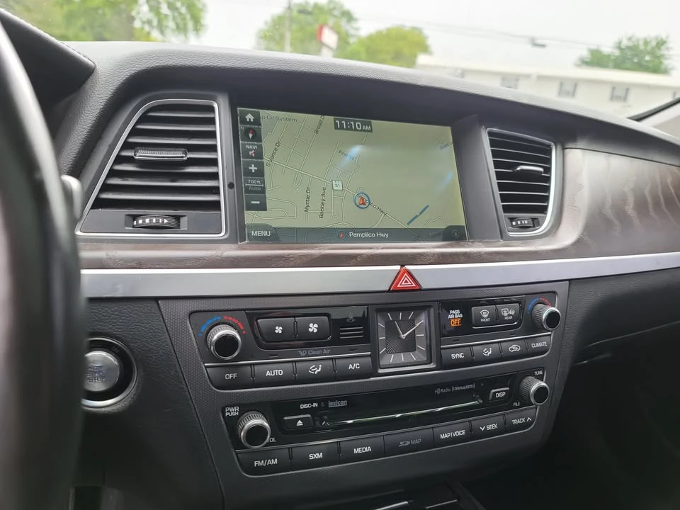 2015 Hyundai Genesis - Image 10 of 15