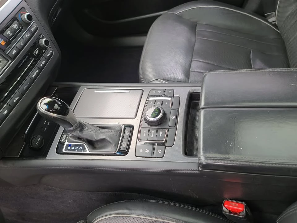 2015 Hyundai Genesis - Image 11 of 15
