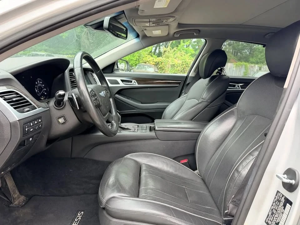 2015 Hyundai Genesis - Image 17 of 20