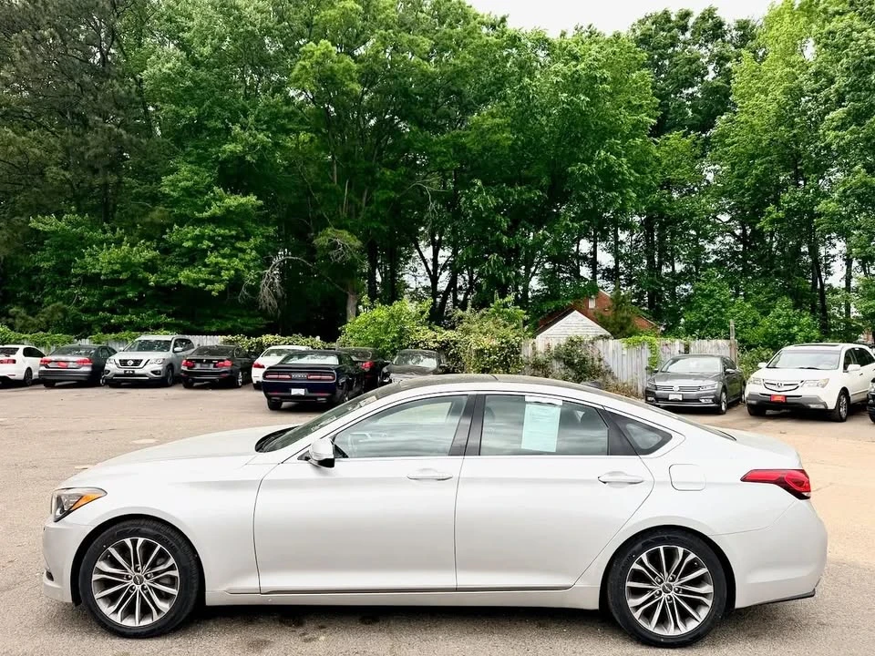 2015 Hyundai Genesis - Image 13 of 20