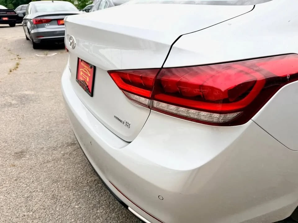 2015 Hyundai Genesis - Image 9 of 20