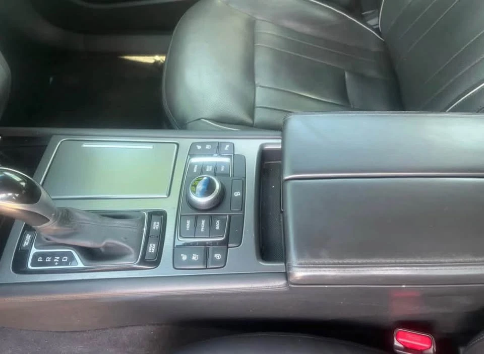 2015 Hyundai Genesis - Image 6 of 13