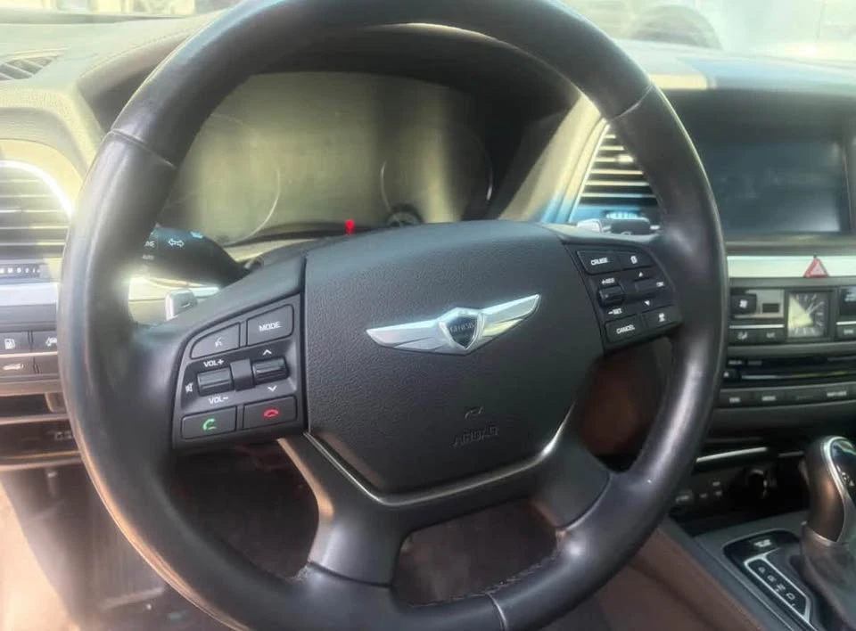 2015 Hyundai Genesis - Image 4 of 13