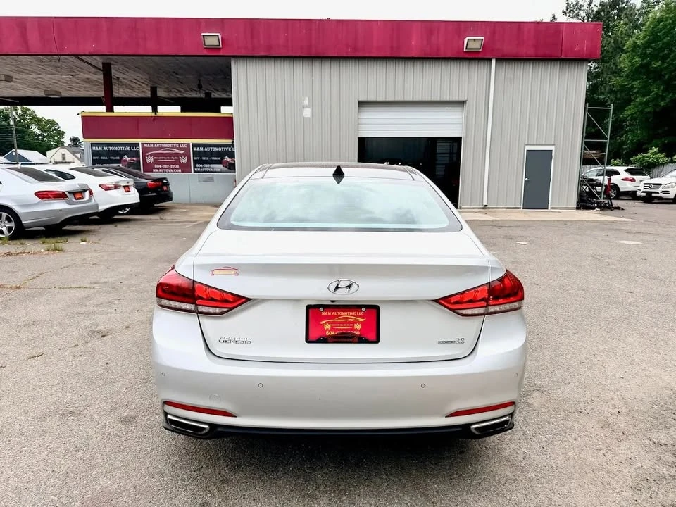 2015 Hyundai Genesis - Image 11 of 20