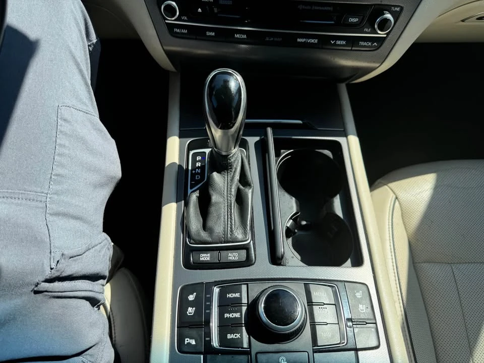 2015 Hyundai Genesis - Image 18 of 20