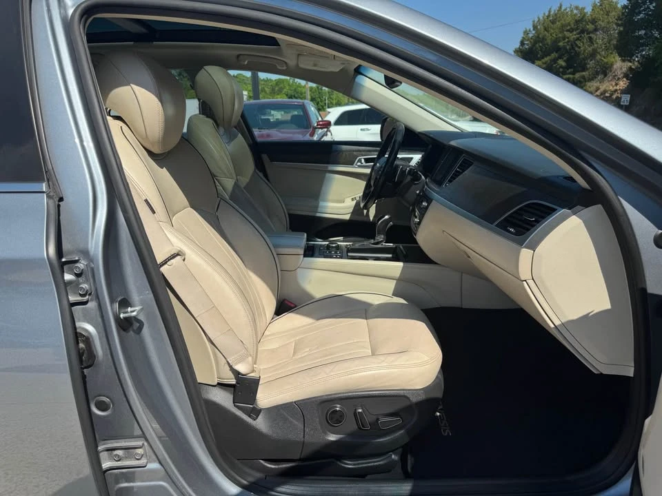 2015 Hyundai Genesis - Image 10 of 20