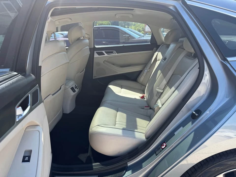 2015 Hyundai Genesis - Image 9 of 20