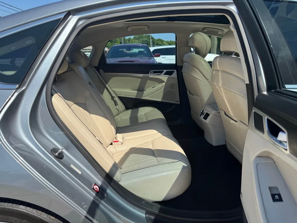 2015 Hyundai Genesis - Image 12 of 20