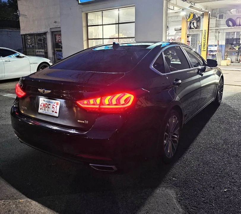 2015 Hyundai Genesis - Image 19 of 20