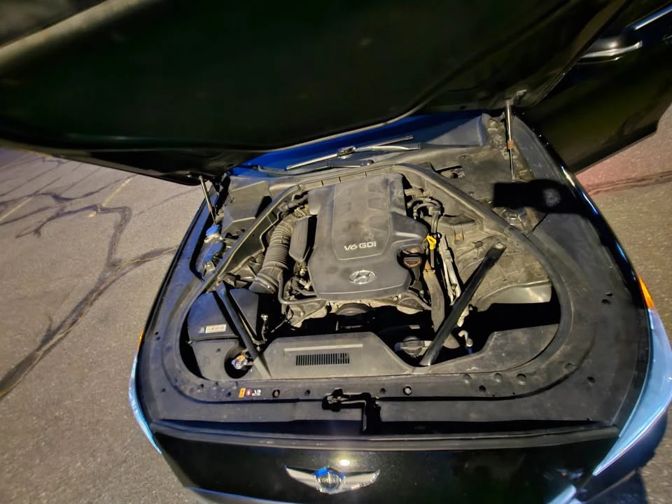 2015 Hyundai Genesis - Image 16 of 20