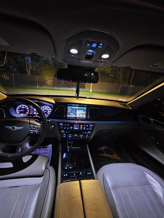 2015 Hyundai Genesis - Image 14 of 20