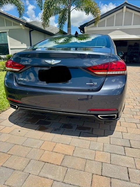 2015 Hyundai Genesis - Image 7 of 17