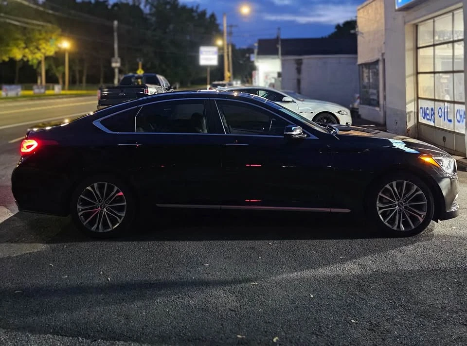 2015 Hyundai Genesis - Image 18 of 20