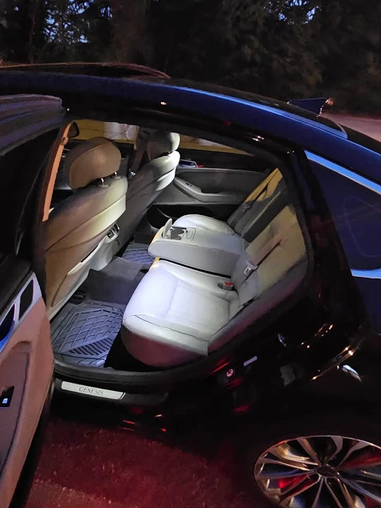 2015 Hyundai Genesis - Image 12 of 20