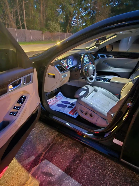 2015 Hyundai Genesis - Image 11 of 20