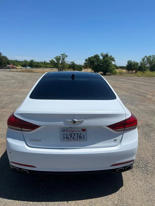 2015 Hyundai Genesis - Image 5 of 12