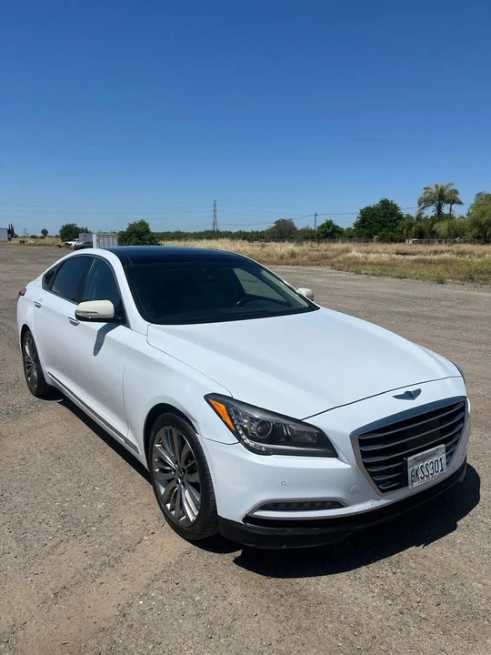 2015 Hyundai Genesis - Image 2 of 12